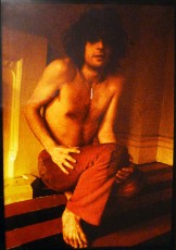 1969 Autumn Syd in his Earls Ct flat - by Mick Rock