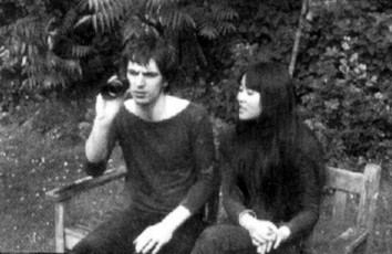 1971 Photoshoot in Syd's garden in Cambridge with Mick Rock's girlfriend