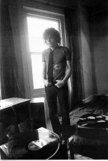 1969 Autumn Syd in his Earls Ct flat by Mick Rock